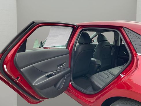 New 2025 Hyundai Elantra Limited image 15