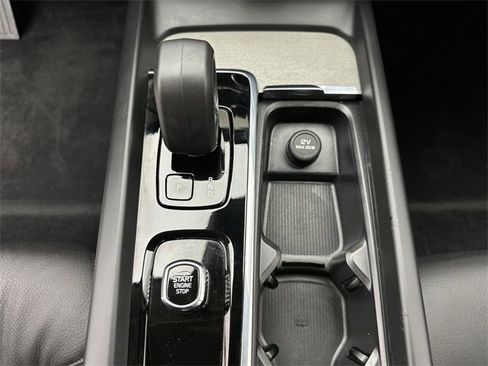 Certified 2025 Volvo XC60 B5 Plus w/ Climate Package image 20