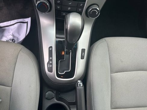 Used 2014 Chevrolet Cruze LT image 18