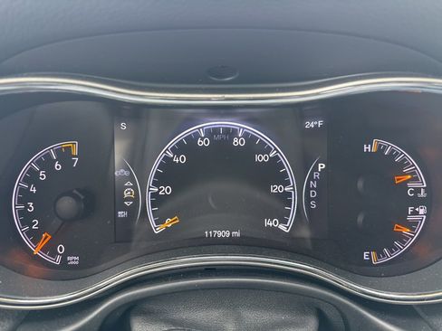 Used 2015 Jeep Grand Cherokee Limited w/ Luxury Group II image 9