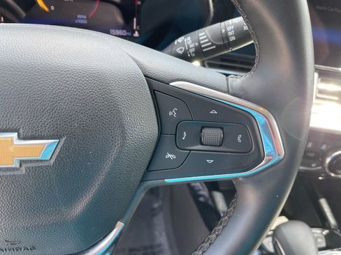 Used 2025 Chevrolet Trax LT w/ LT Convenience Package image 14