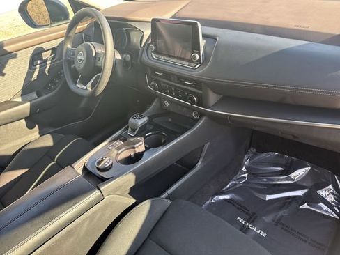 Used 2023 Nissan Rogue S image 29