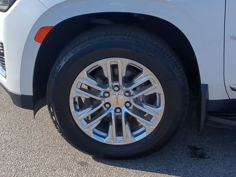 Used 2021 GMC Yukon XL SLT w/ SLT Premium Package image 17