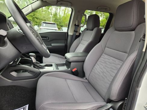 Used 2024 Nissan Frontier S AWD/4WD image 9