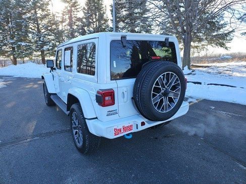 Used 2022 Jeep Wrangler Unlimited Sahara image 3