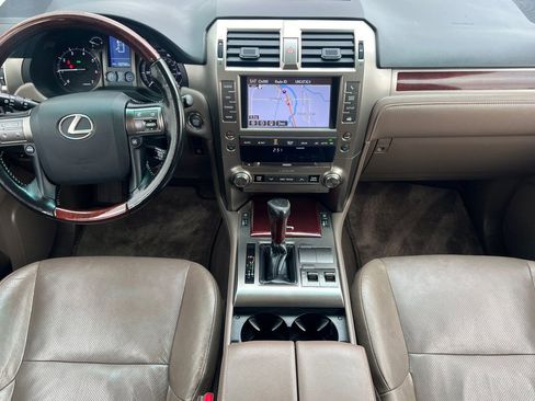 Used 2017 Lexus GX 460 Premium w/ Premium Package image 10