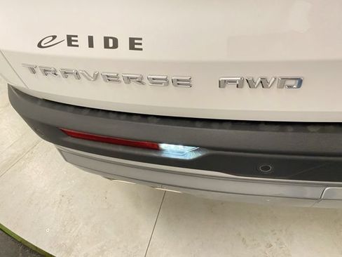 New 2026 Chevrolet Traverse LT w/ Driver Confidence Package AWD/4WD image 13
