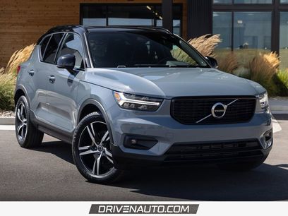 Used 2022 Volvo XC40 T5 R-Design