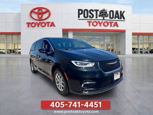 Used 2025 Chrysler Pacifica Select FWD image 12