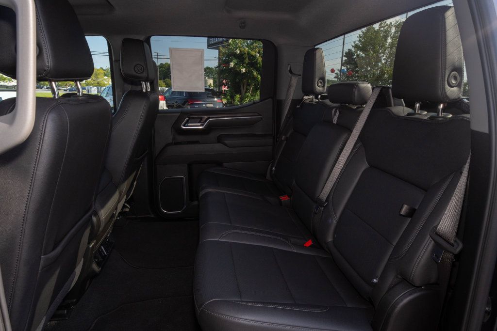Used 2025 GMC Sierra 1500 SLT AWD/4WD image 18