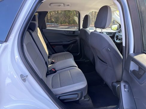 Used 2022 Ford Escape SE image 12