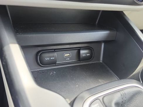 Certified 2025 Kia Soul LX w/ LX Technology Package FWD image 25