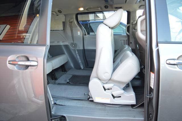 Used 2015 Toyota Sienna XLE Premium AWD/4WD image 53