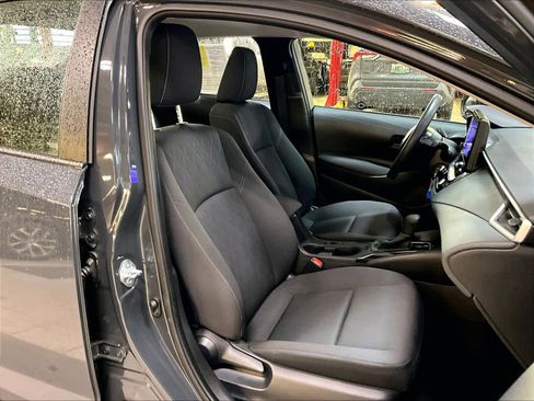 Used 2025 Toyota Corolla LE image 11