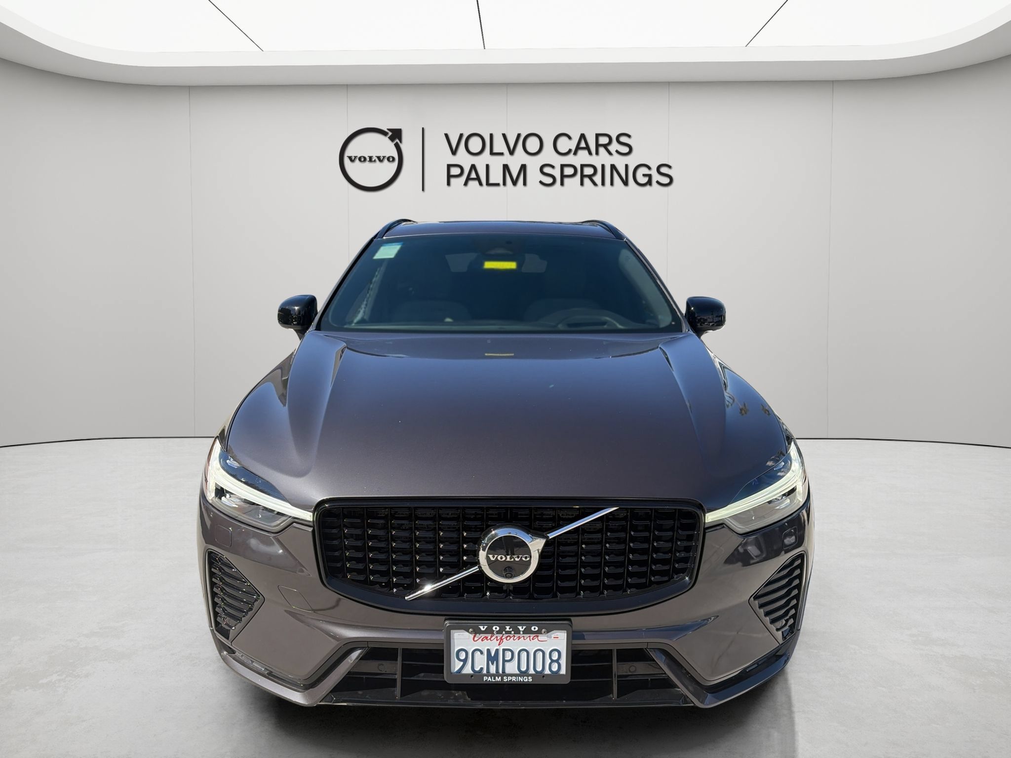 Used 2022 Volvo XC60 B5 R-Design w/ Advanced Package AWD/4WD image 2