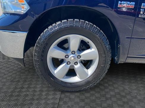 Used 2019 RAM 1500 Classic SLT AWD/4WD image 32
