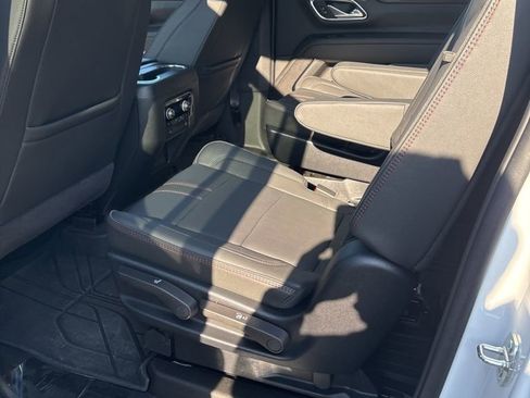 Used 2024 Chevrolet Suburban RST w/ Luxury Package image 9