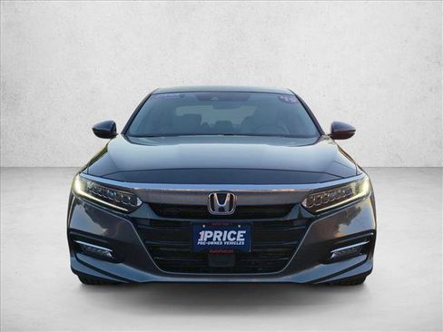 Used 2019 Honda Accord Touring image 2