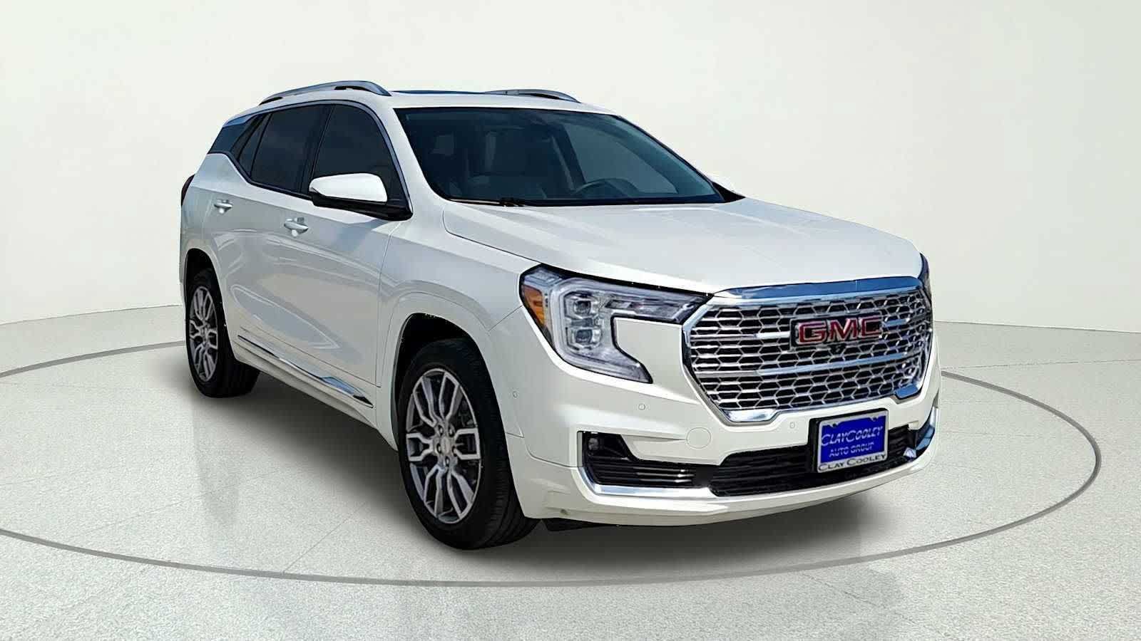 Used 2023 GMC Terrain Denali w/ Denali Premium Package AWD/4WD image 1