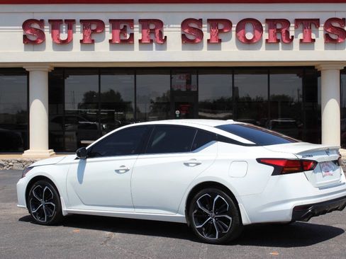 Used 2023 Nissan Altima 2.5 SR w/ SR Premium Package image 5