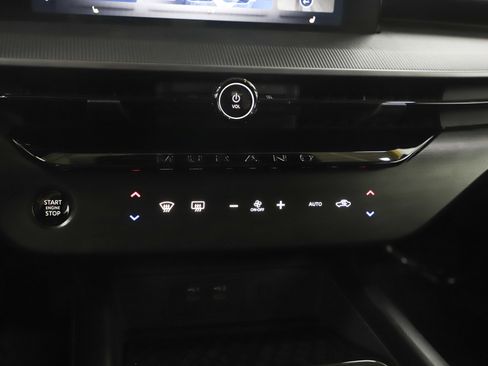 Used 2025 Nissan Murano SV image 23