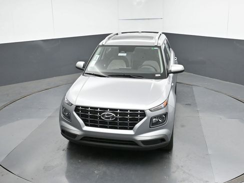 New 2025 Hyundai Venue SEL image 17