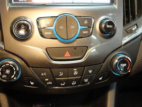 Used 2018 Chevrolet Cruze LT image 19