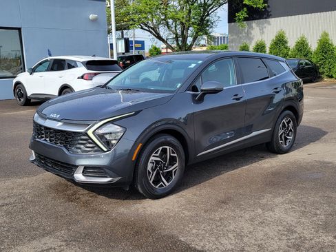 Used 2023 Kia Sportage LX FWD image 2