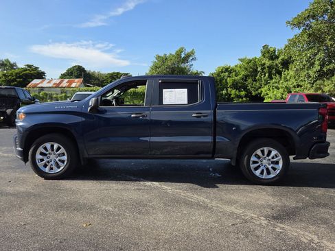 Used 2022 Chevrolet Silverado 1500 Custom RWD image 2