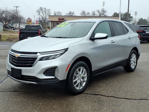 Used 2022 Chevrolet Equinox LT w/ Driver Convenience Package image 3