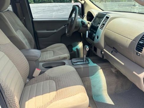 Used 2015 Nissan Frontier SV image 14