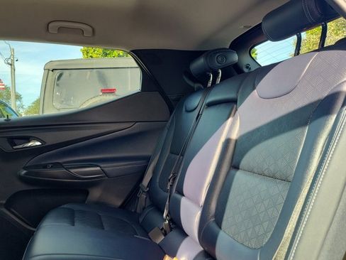 Used 2022 Chevrolet Bolt EUV LT w/ Convenience Package image 10