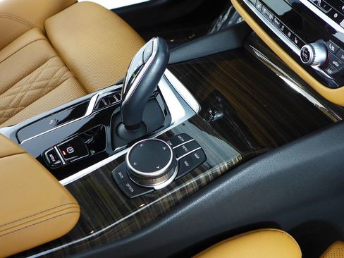 Certified 2023 BMW 530i w/ Convenience Package image 15