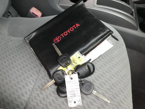 Used 2011 Toyota Tacoma PreRunner w/ SR5 Pkg #2 image 12