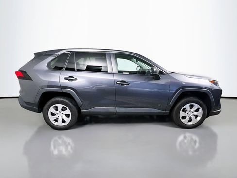 Used 2022 Toyota RAV4 LE image 3