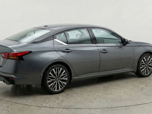 Used 2025 Nissan Altima 2.5 SV FWD image 9