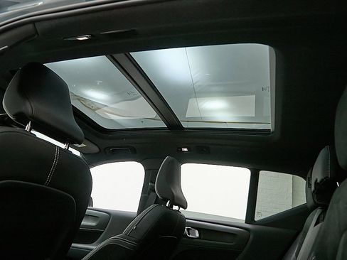 Certified 2023 Volvo XC40 Recharge Ultimate image 23