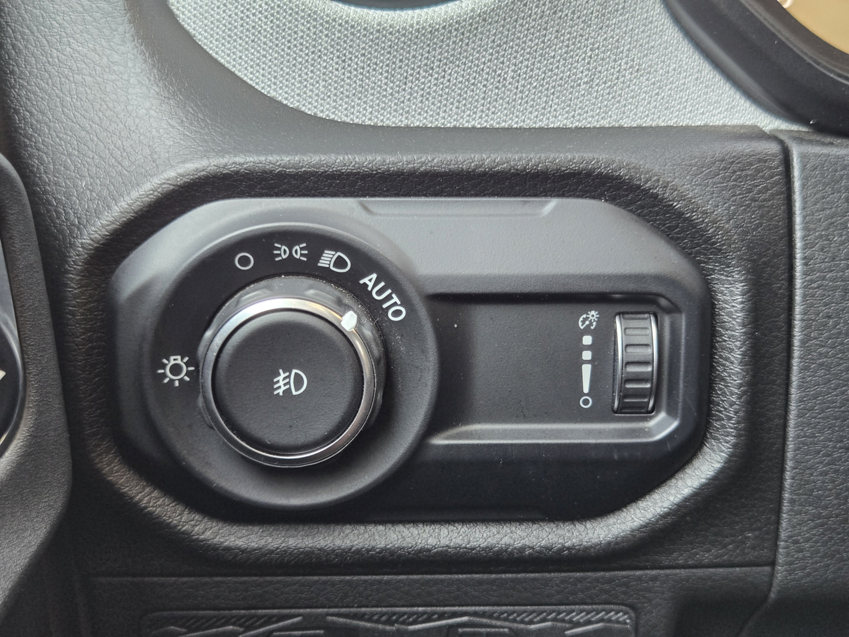 Used 2025 Jeep Wrangler Unlimited Sport AWD/4WD image 20