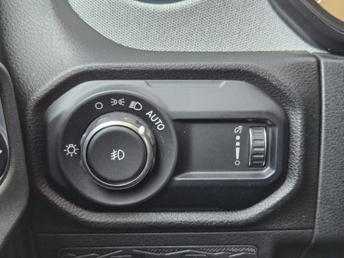 Used 2025 Jeep Wrangler Unlimited Sport AWD/4WD image 20