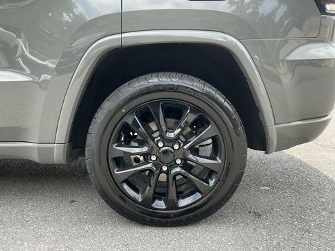 Used 2021 Jeep Grand Cherokee Laredo X AWD/4WD image 9