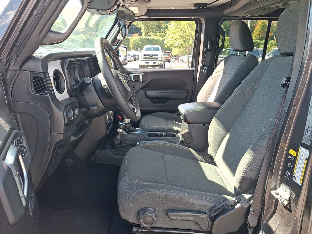 Used 2025 Jeep Wrangler Unlimited Sport AWD/4WD image 2