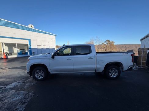 Used 2025 Chevrolet Silverado 1500 LT image 2