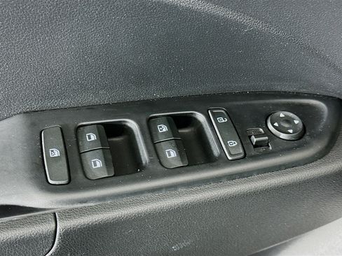 Used 2025 Hyundai Venue SEL image 15