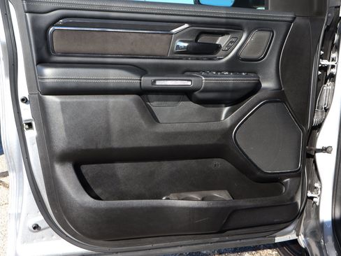 Used 2022 RAM 1500 Laramie AWD/4WD image 15