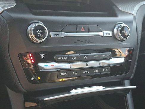 Used 2020 Ford Explorer XLT w/ Equipment Group 202A image 17