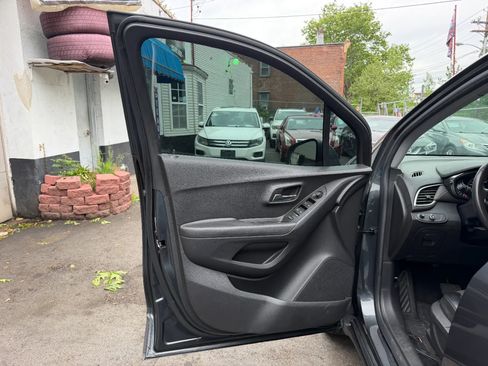Used 2018 Chevrolet Trax LT w/ LT Convenience Package AWD/4WD image 20