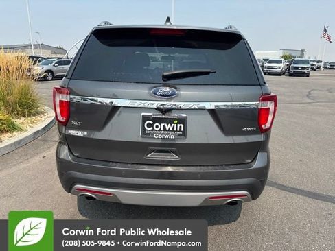 Used 2017 Ford Explorer XLT w/ Equipment Group 202A AWD/4WD image 7