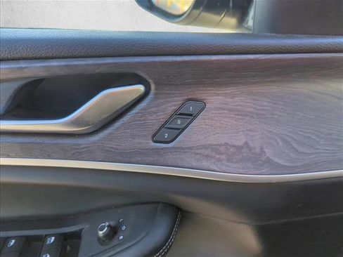 Used 2023 Jeep Grand Cherokee L Limited w/ Black Appearance Package image 8