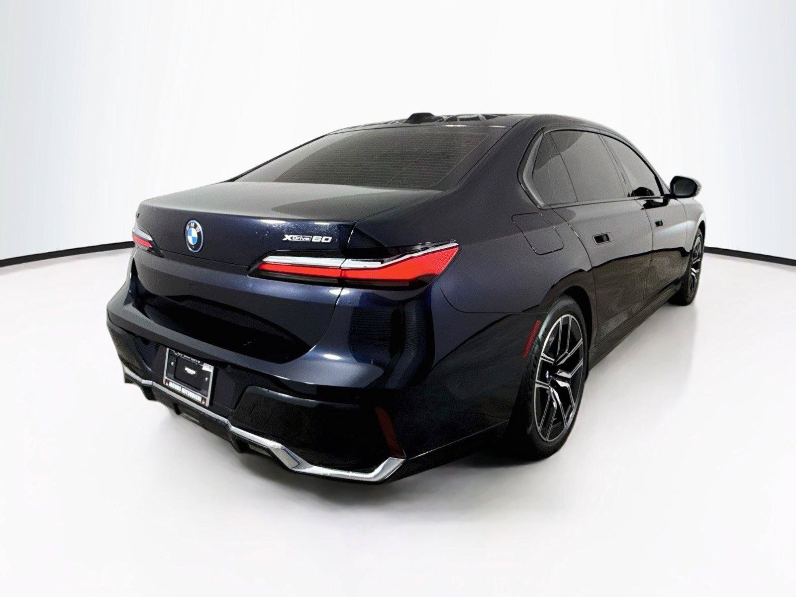 Used 2023 BMW i7 xDrive60 w/ Executive Package 2 AWD/4WD image 5