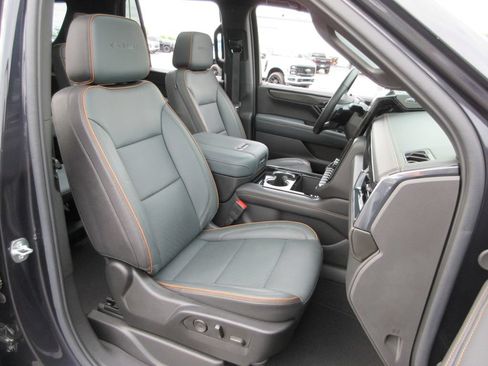 Used 2025 GMC Yukon AT4 w/ AT4 Premium Package AWD/4WD image 24